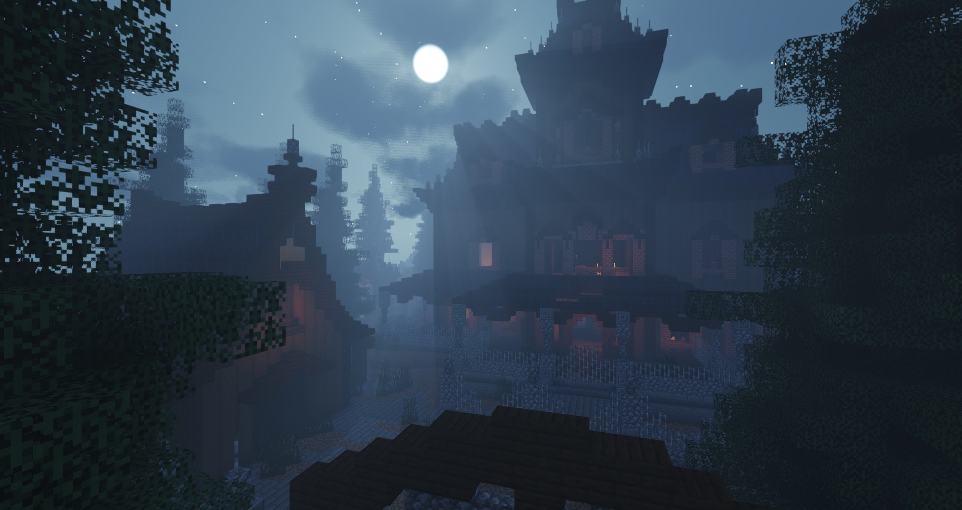 Gruseliges Anwesen von Au�en bei Nacht Gruseliges Anwesen von Au�en bei Nacht